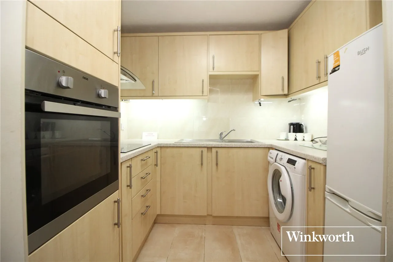 Furzehill Road, Borehamwood, Hertfordshire, WD6, photo 2