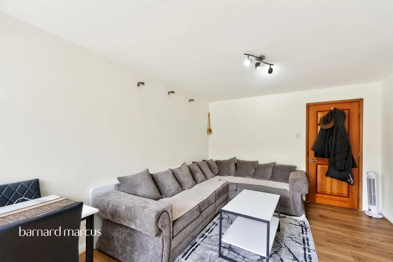 Castle Way, Feltham, TW13, photo 3