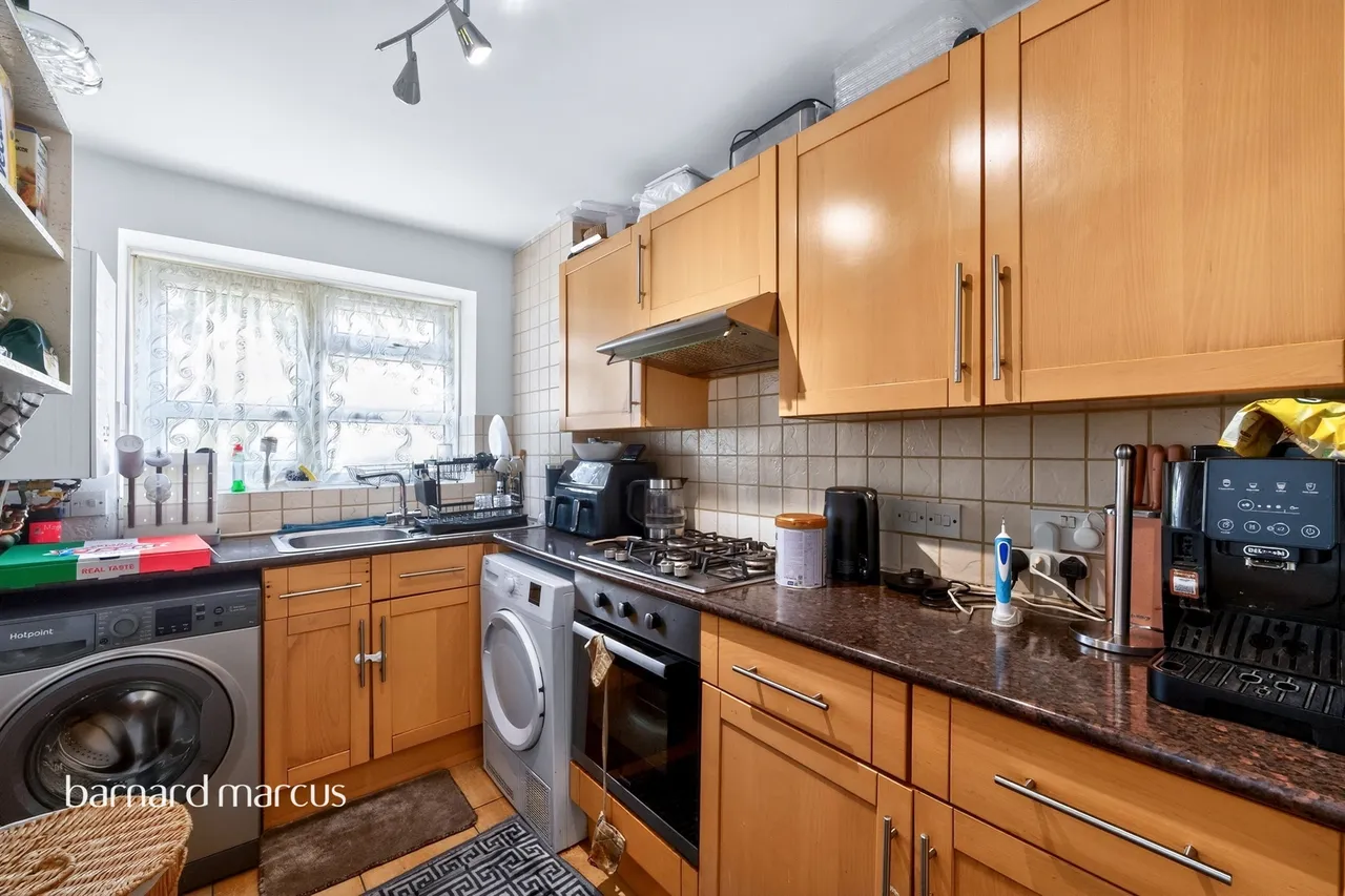 Castle Way, Feltham, TW13, photo 2
