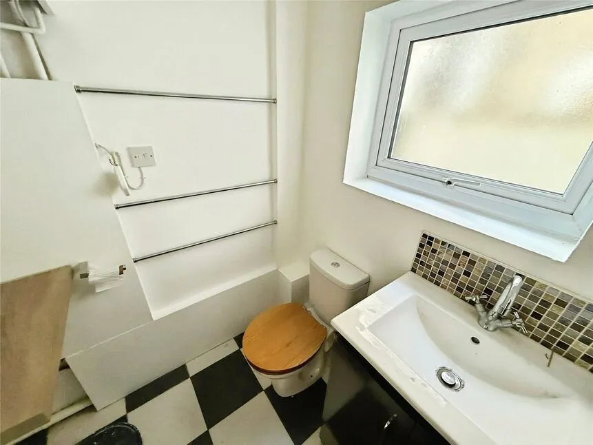 Chichester Road, Portsmouth, Hampshire, PO2, photo 9