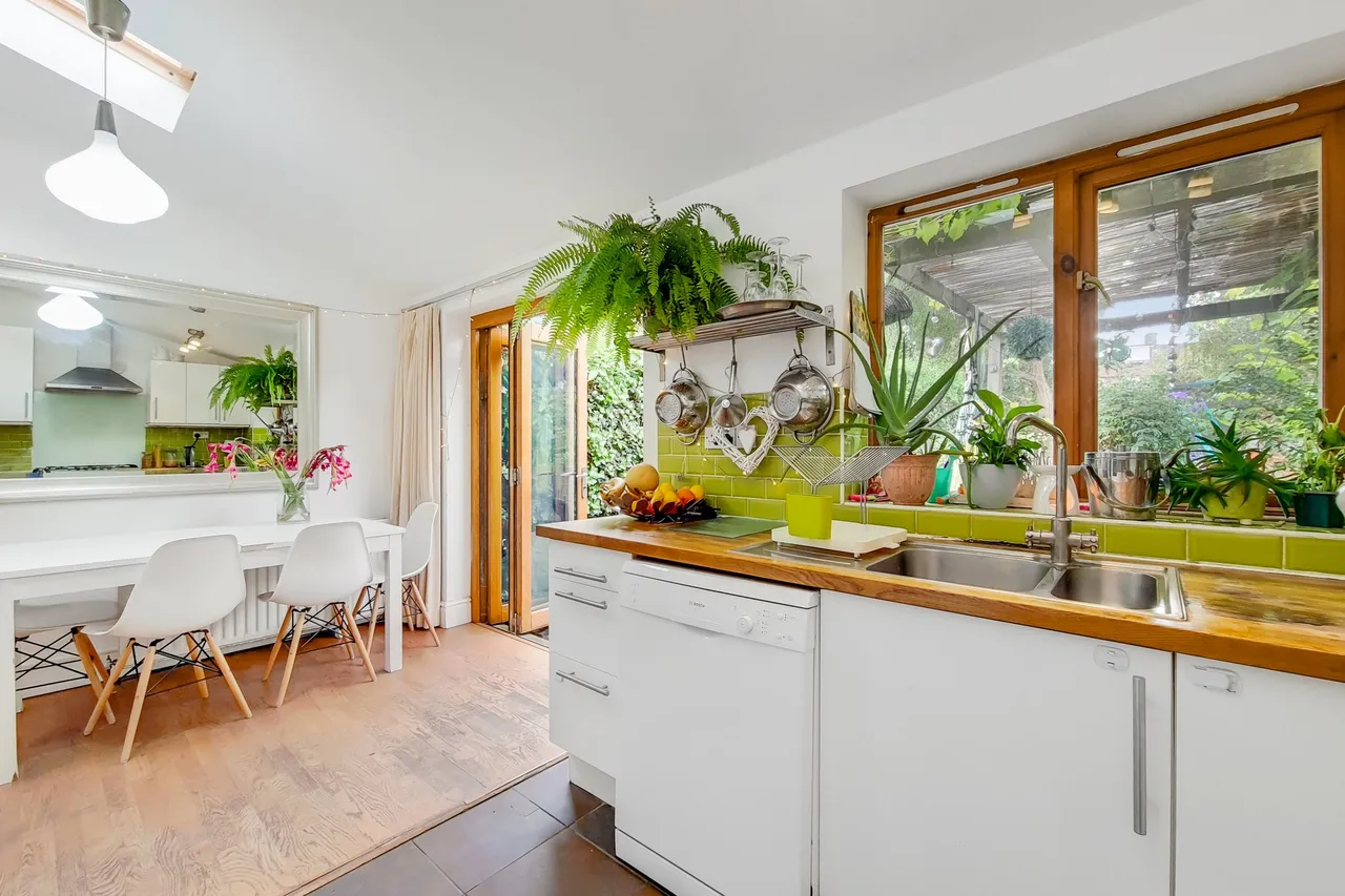 Westcott Crescent, London, W7 1PL, photo 2