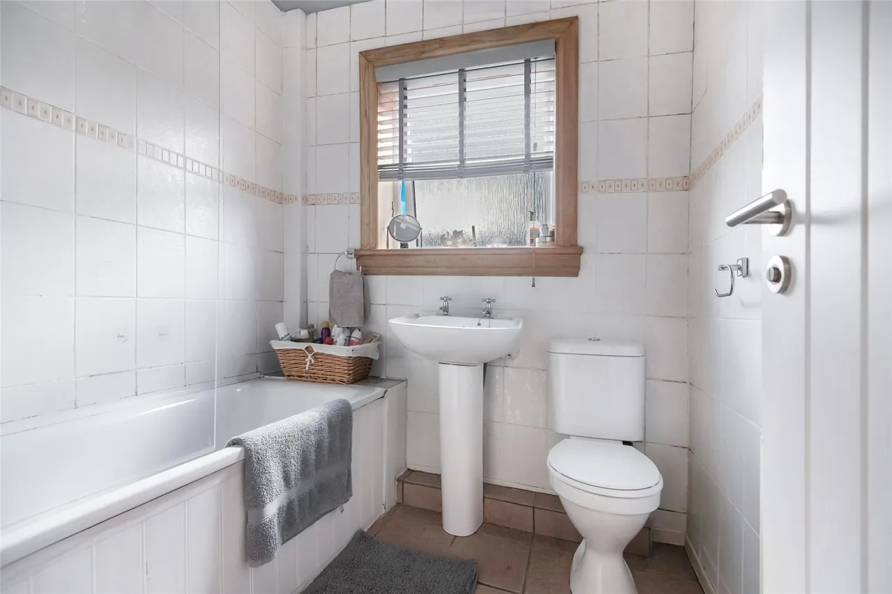 Kearn Place, Blairdardie, G15, photo 12