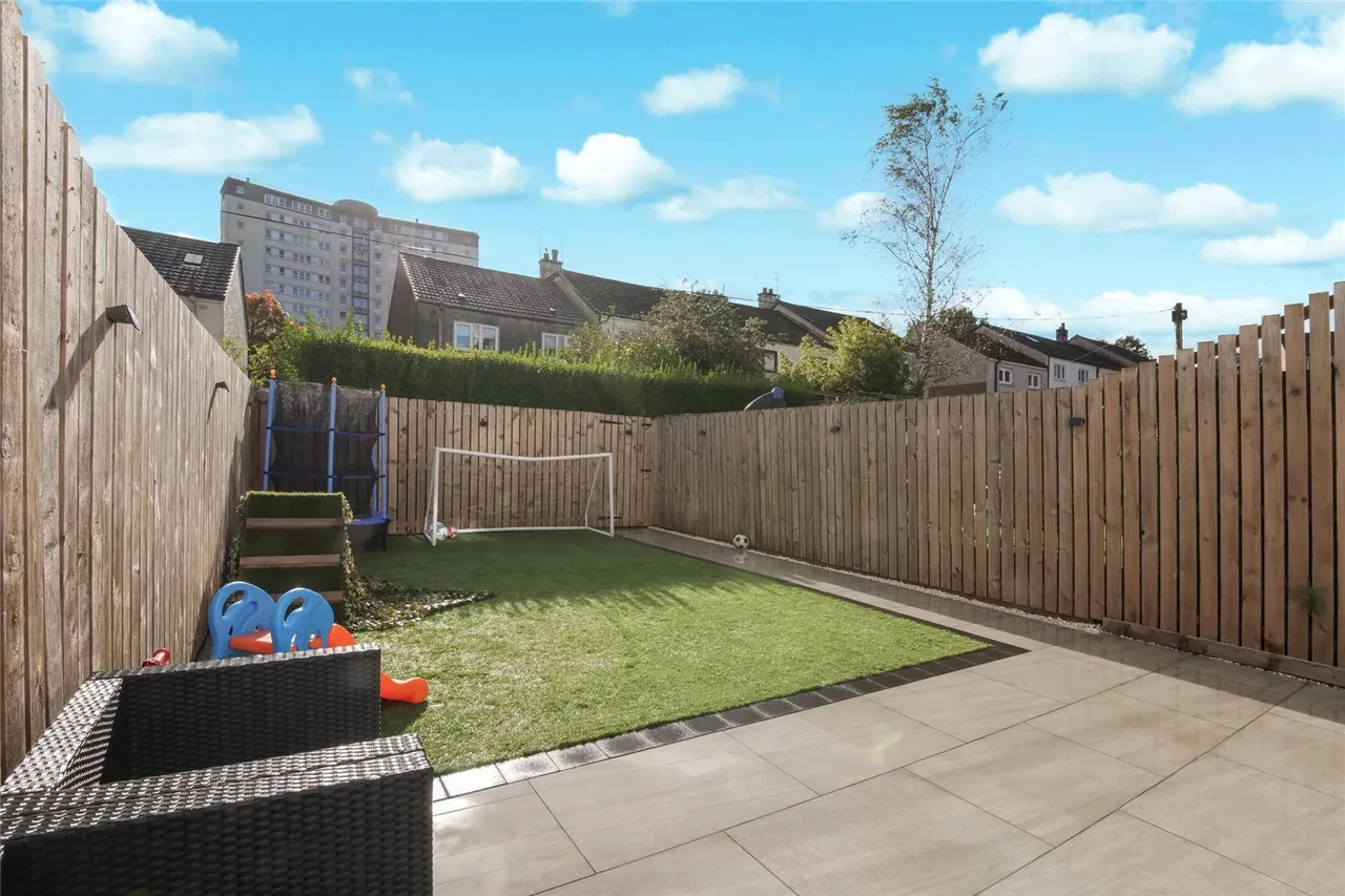 Kearn Place, Blairdardie, G15, photo 13