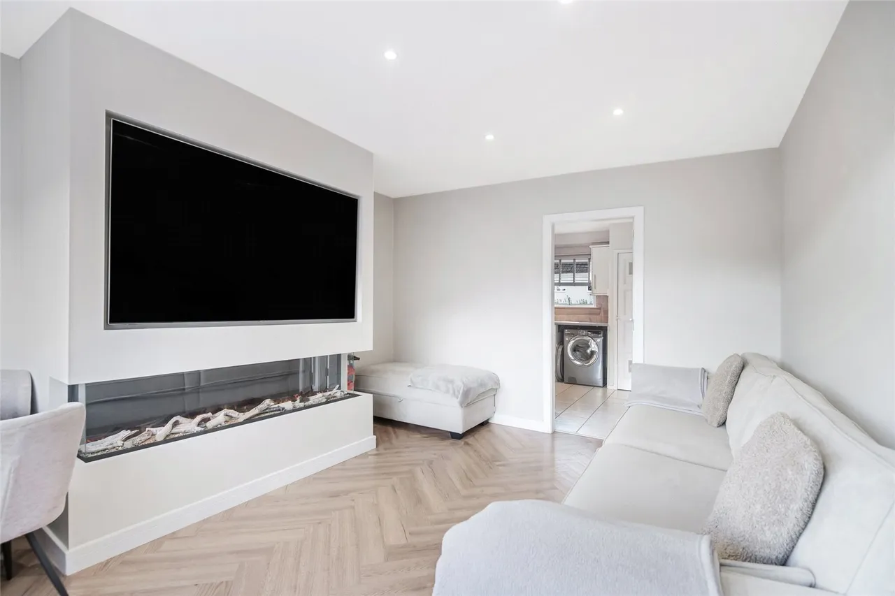 Kearn Place, Blairdardie, G15, photo 4