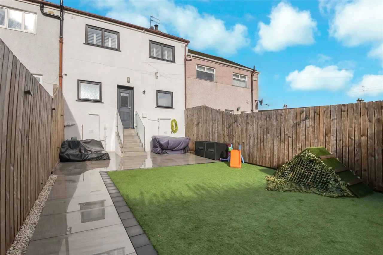 Kearn Place, Blairdardie, G15, photo 16
