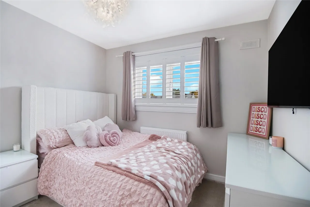 Kearn Place, Blairdardie, G15, photo 10