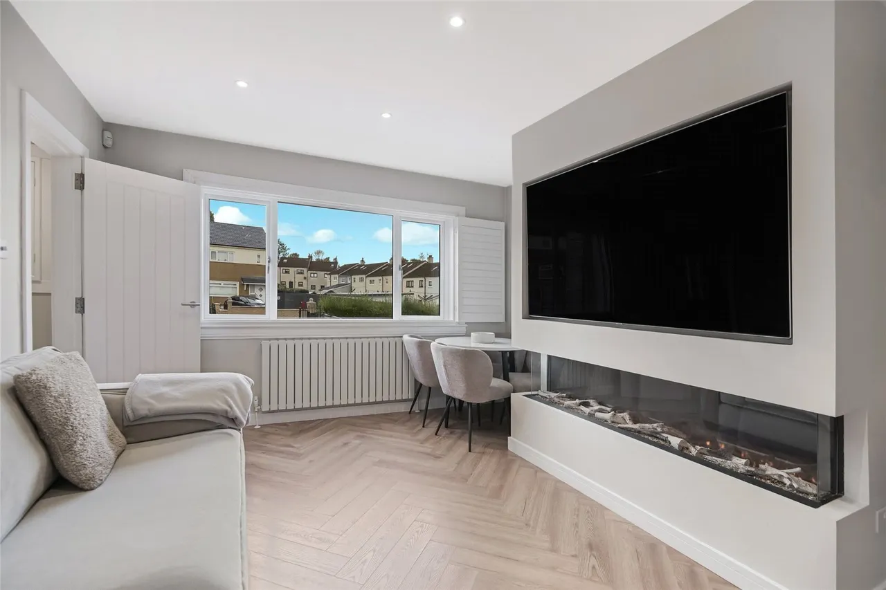 Kearn Place, Blairdardie, G15, photo 3