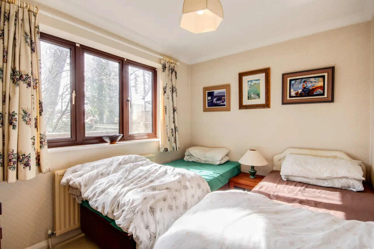 Finchampstead Road, Finchampstead, photo 7