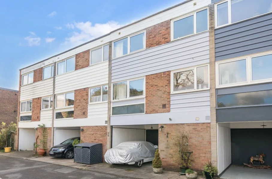 3 bed house to rent, Highpoint, Weybridge, KT13
