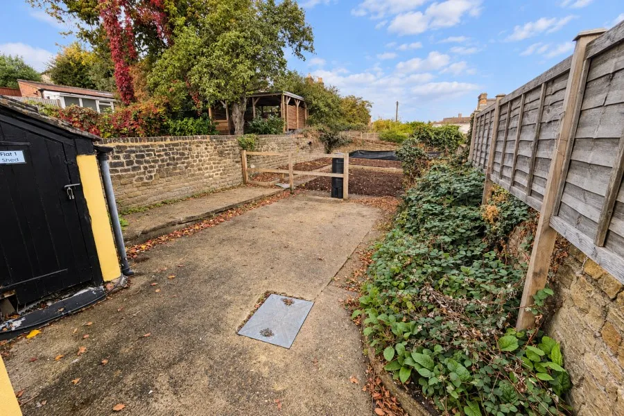 Farnham Road, Guildford, GU2, photo 10