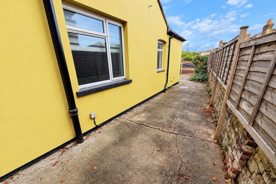 Farnham Road, Guildford, GU2, photo 9