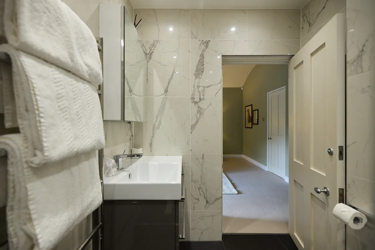 Ivory House, St Katharine Docks, E1W, photo 8