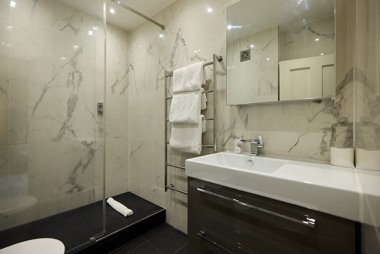 Ivory House, St Katharine Docks, E1W, photo 5