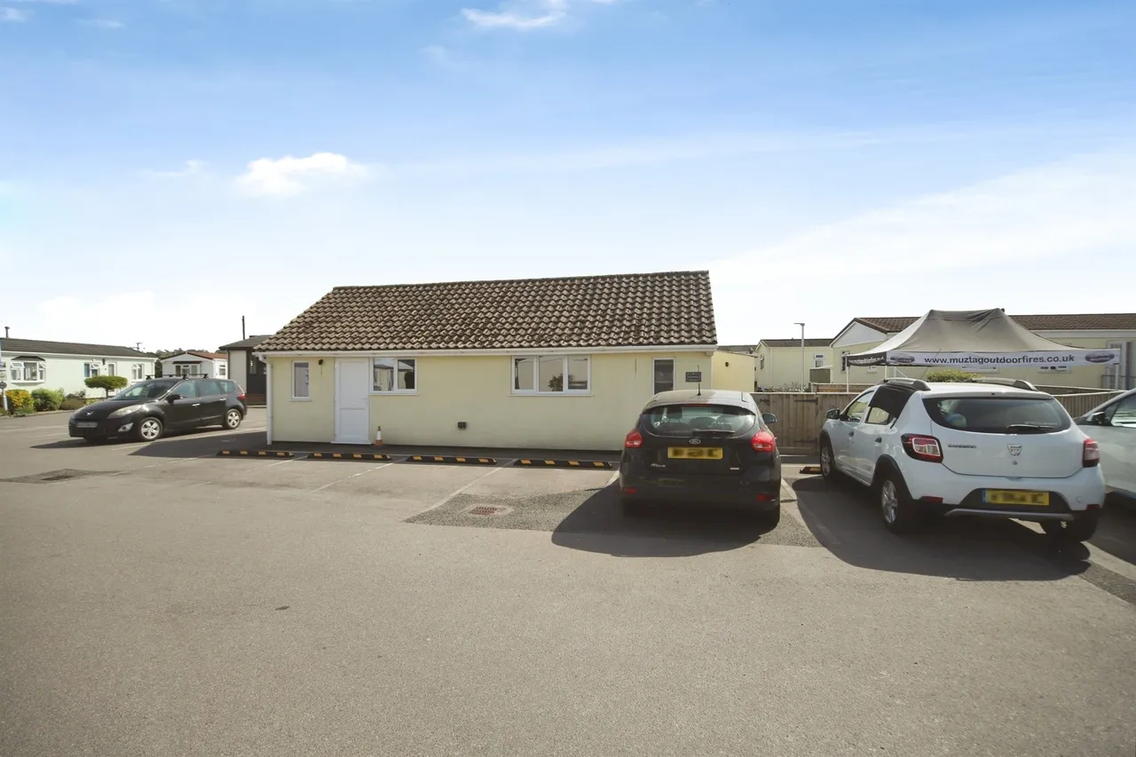 Ivy House Park, Henlade, Taunton, photo 10