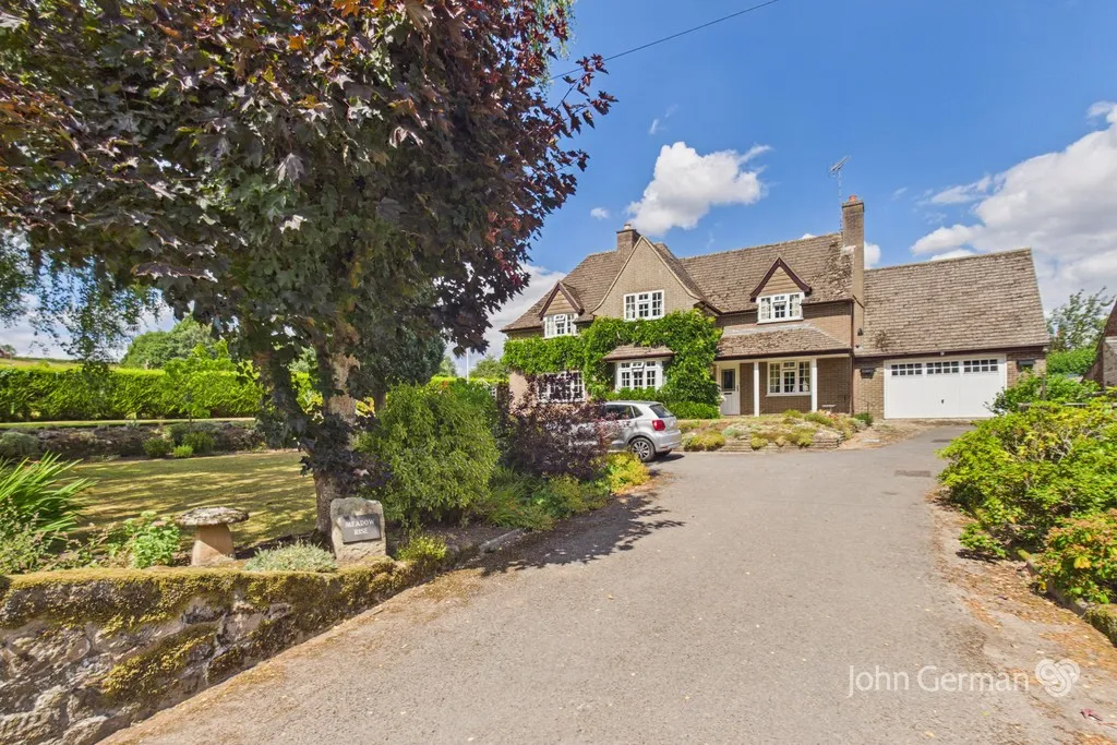 4 bed house for sale, Dove Street, Ellastone
