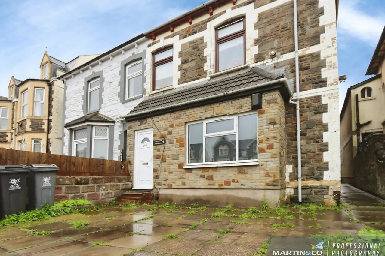 2 bed flat for sale, Newport Road, Cardiff, CF24