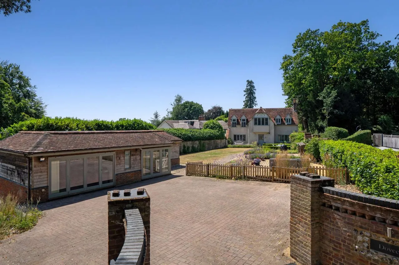 6 bed house for sale — Winter Hill, Cookham Dean, Berkshire, SL6 9TU