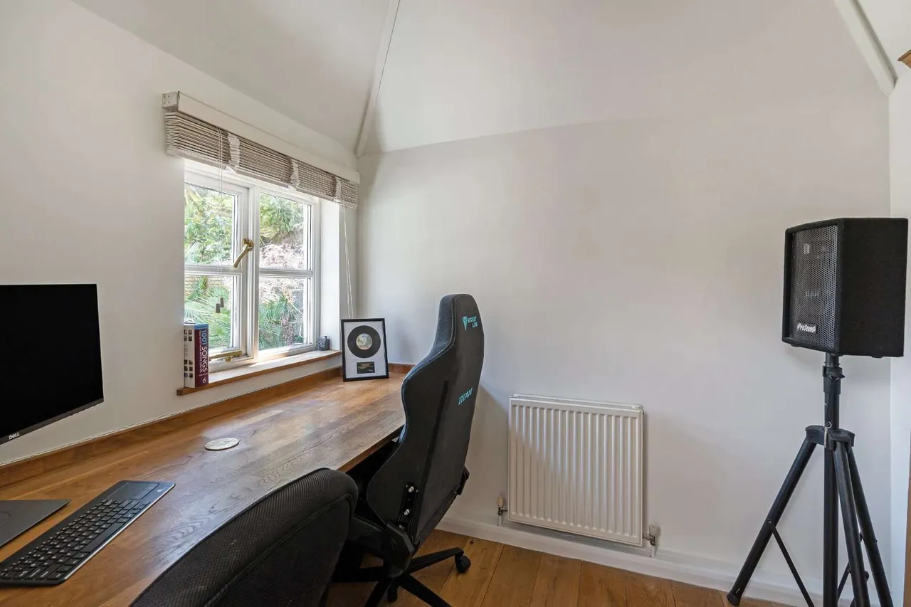 Winter Hill, Cookham Dean, Berkshire, SL6 9TU, photo 9