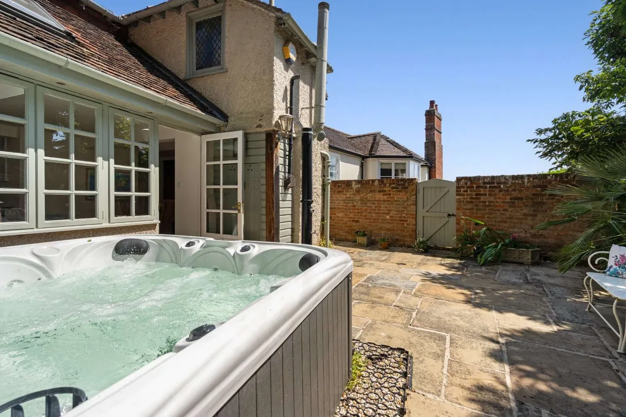 Winter Hill, Cookham Dean, Berkshire, SL6 9TU, photo 11