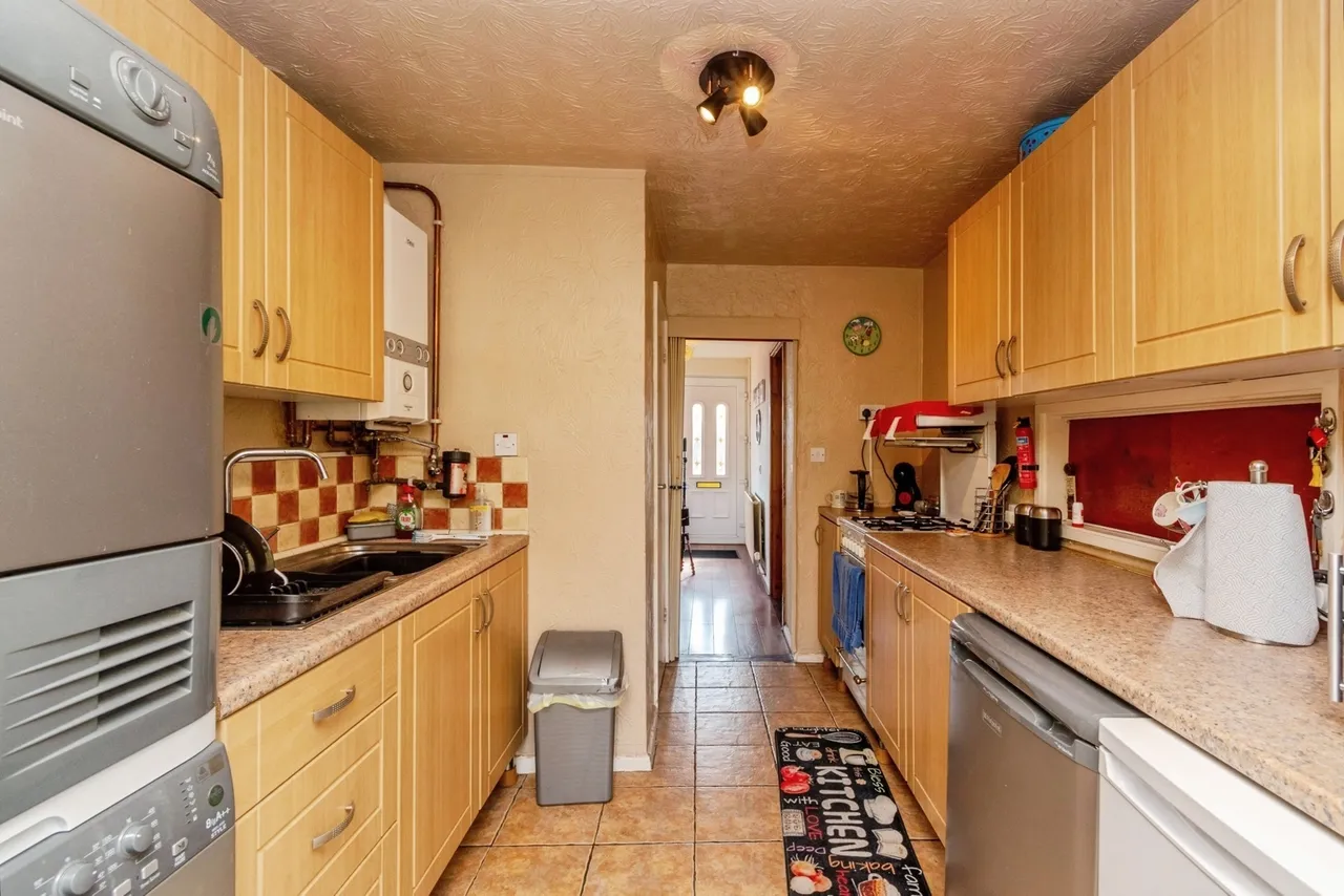 School Walk, Chase Terrace, Burntwood, WS7, photo 4