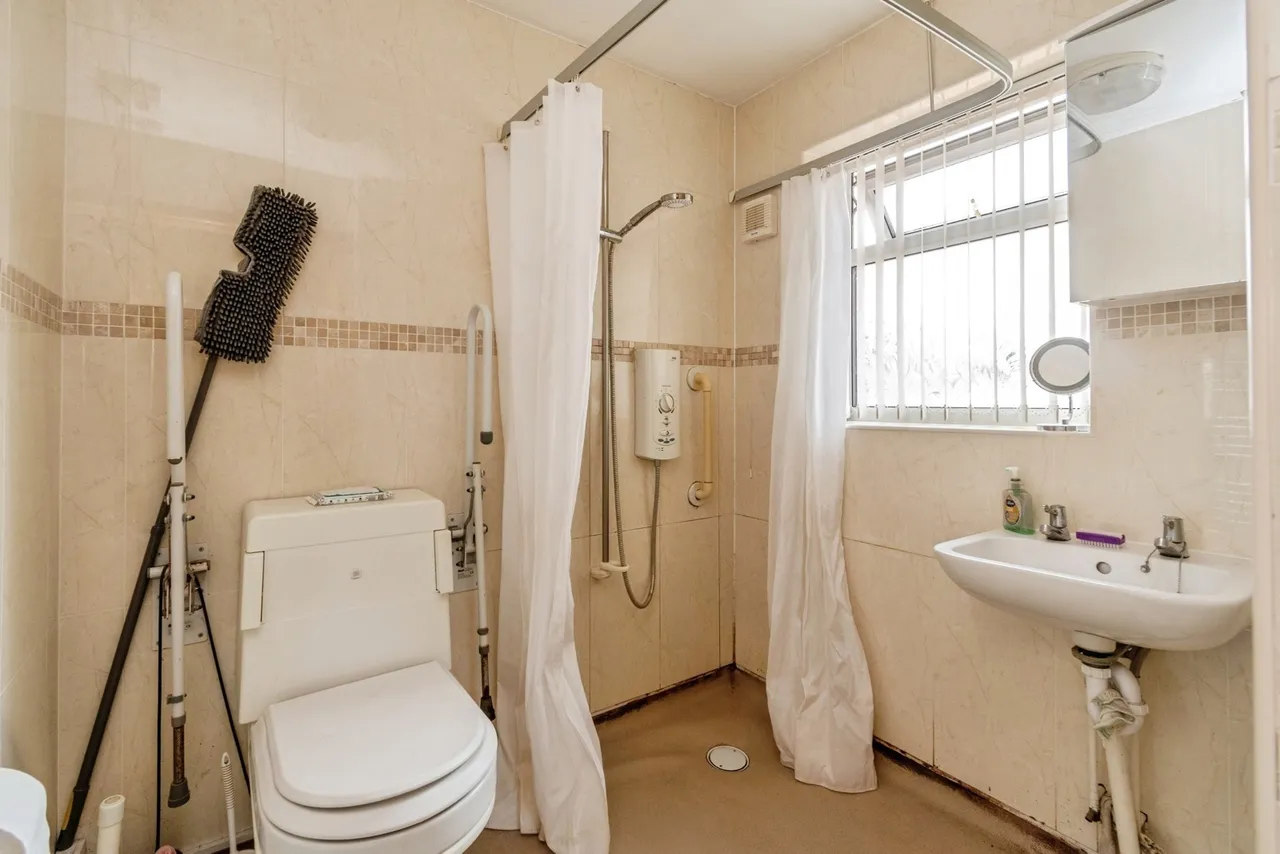 School Walk, Chase Terrace, Burntwood, WS7, photo 10