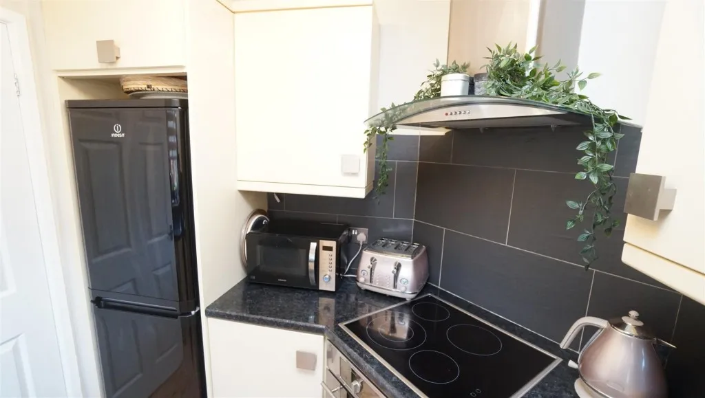 Weavers Croft, Thackley, photo 9