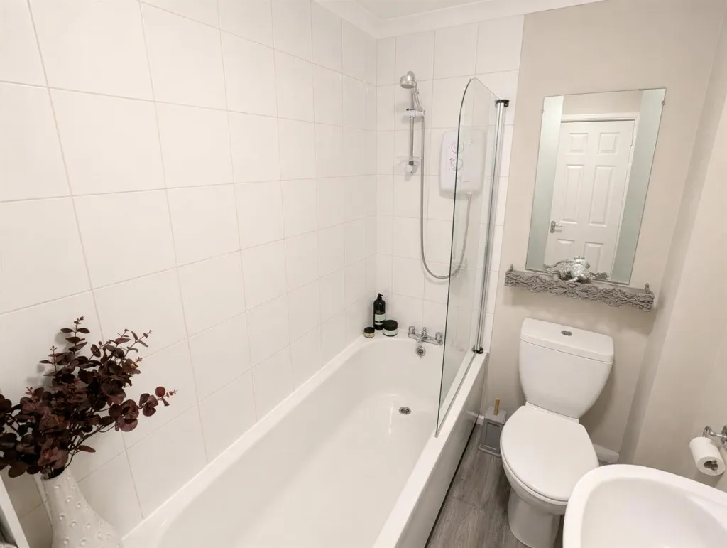 Weavers Croft, Thackley, photo 14