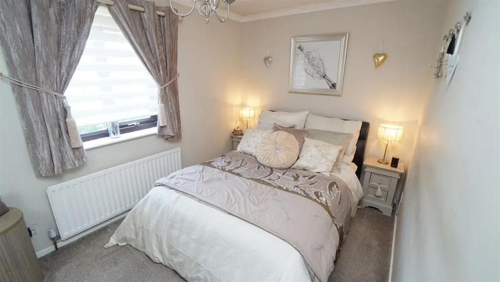 Weavers Croft, Thackley, photo 10