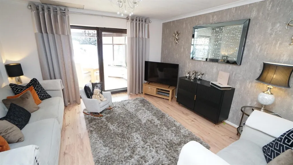 Weavers Croft, Thackley, photo 2