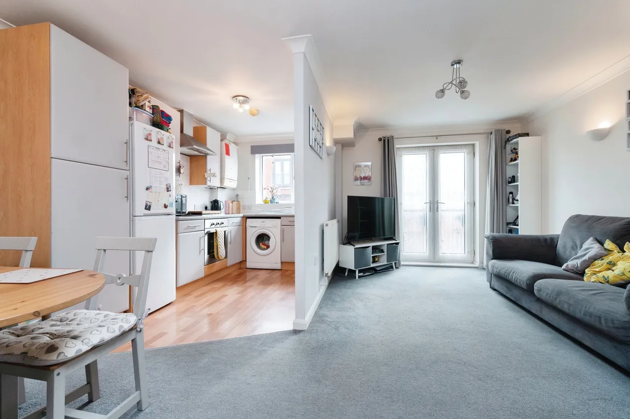 2 bed flat for sale, Slade Way, Mitcham, CR4