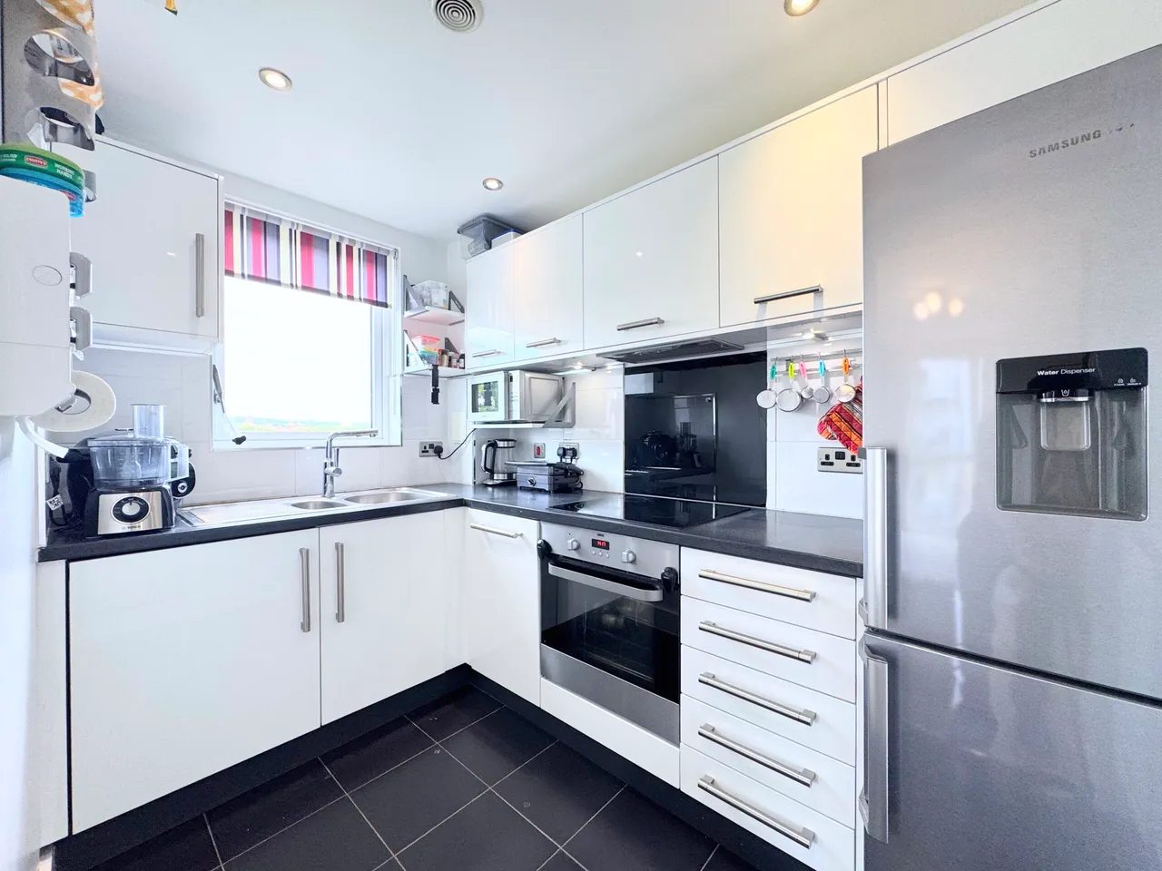 Charcot Road, Hitherwood Court, NW9, photo 2