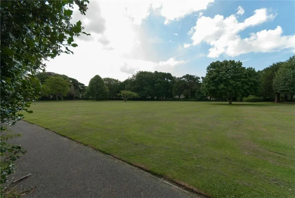 Augusta Gardens, Folkestone, CT20, photo 10