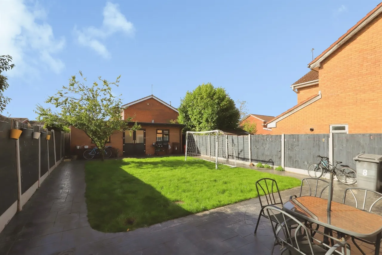 Kempsons Grove, Sedgemoor Park, WV14, photo 12