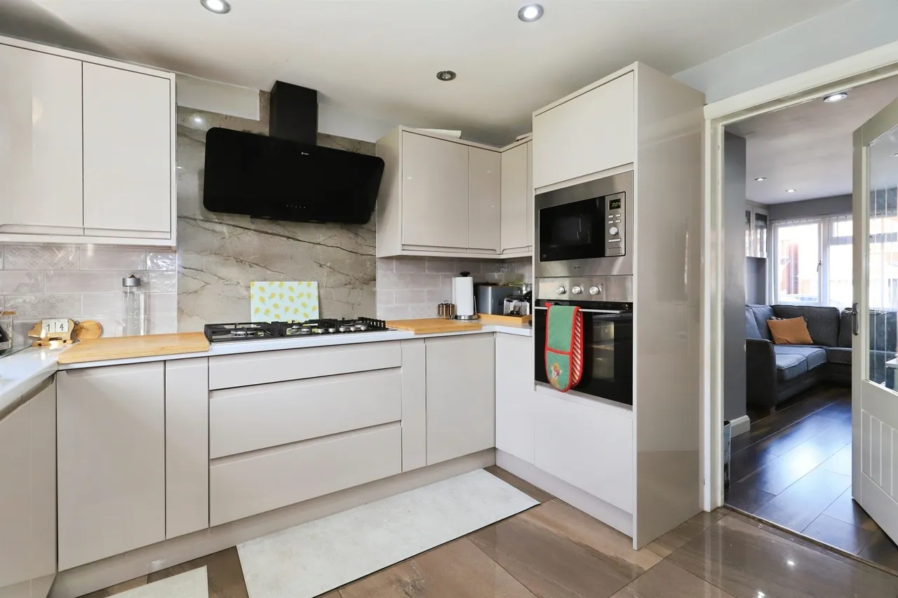 Kempsons Grove, Sedgemoor Park, WV14, photo 13