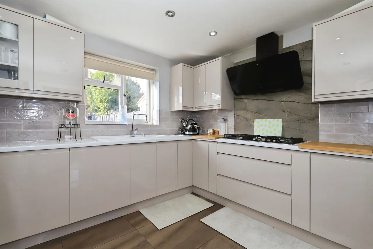 Kempsons Grove, Sedgemoor Park, WV14, photo 2