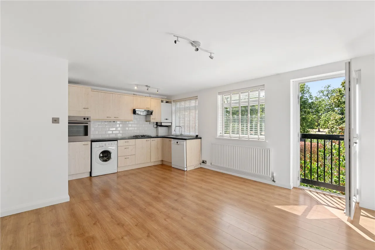 Harrowdene Gardens, Teddington, TW11, photo 2