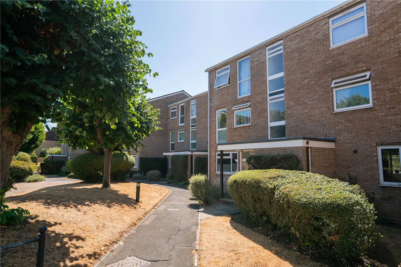 1 bed flat for sale, Harrowdene Gardens, Teddington, TW11