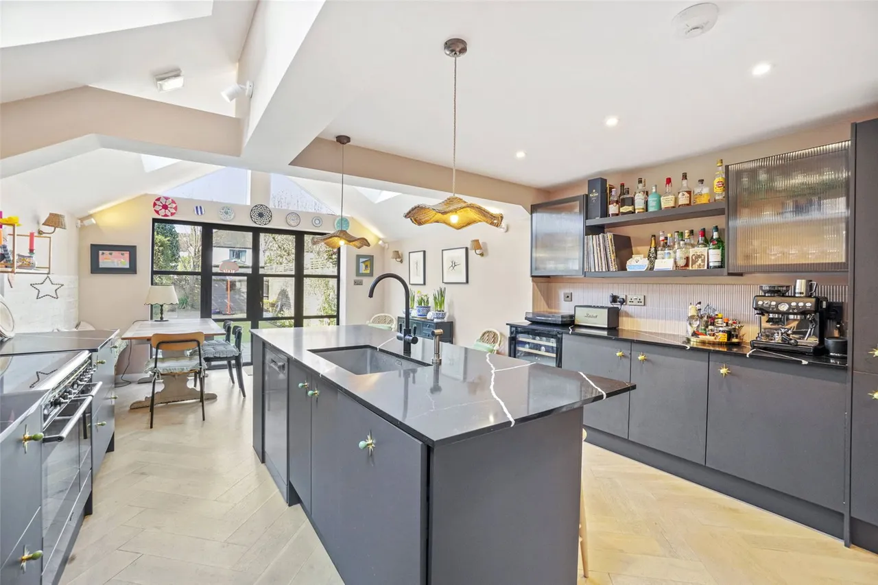 Milton Road, Hampton, TW12 2LJ, photo 2