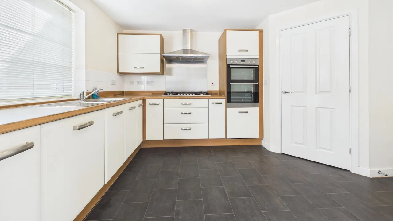 Huntingdon Place, Bourne, photo 4