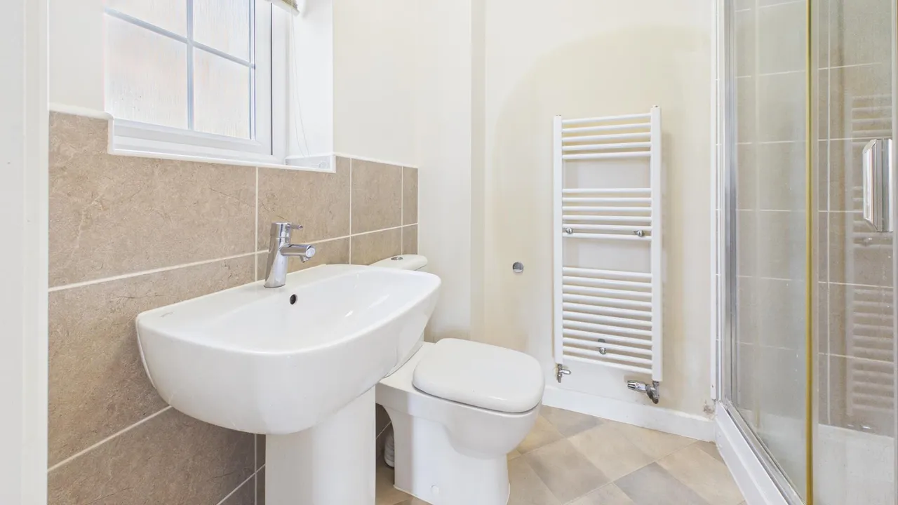 Huntingdon Place, Bourne, photo 13