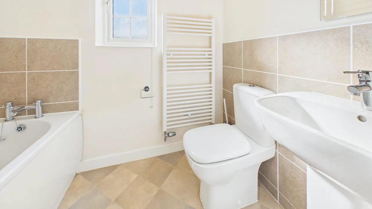 Huntingdon Place, Bourne, photo 17