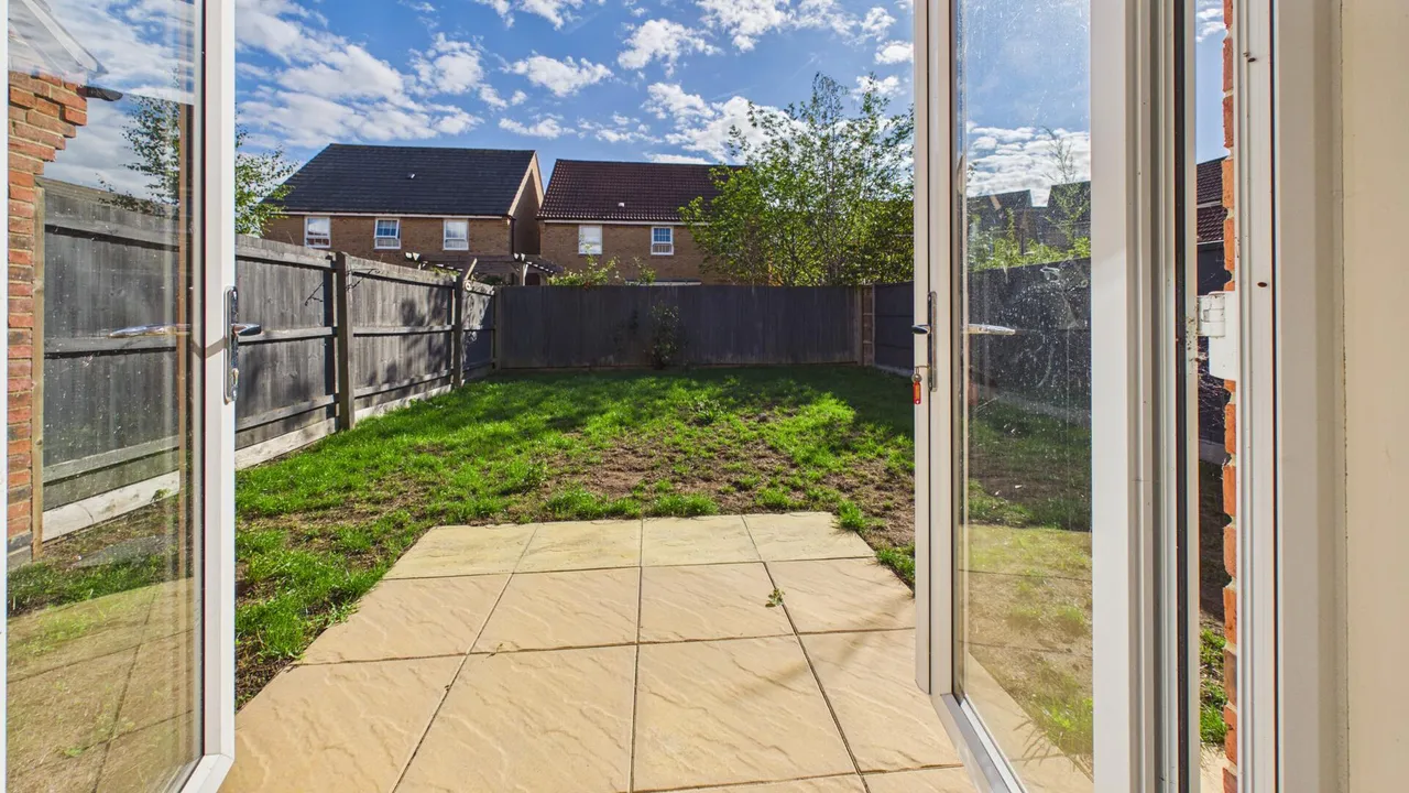 Huntingdon Place, Bourne, photo 3