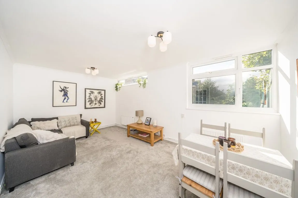 2 bed property for sale, Childebert Road, SW17
