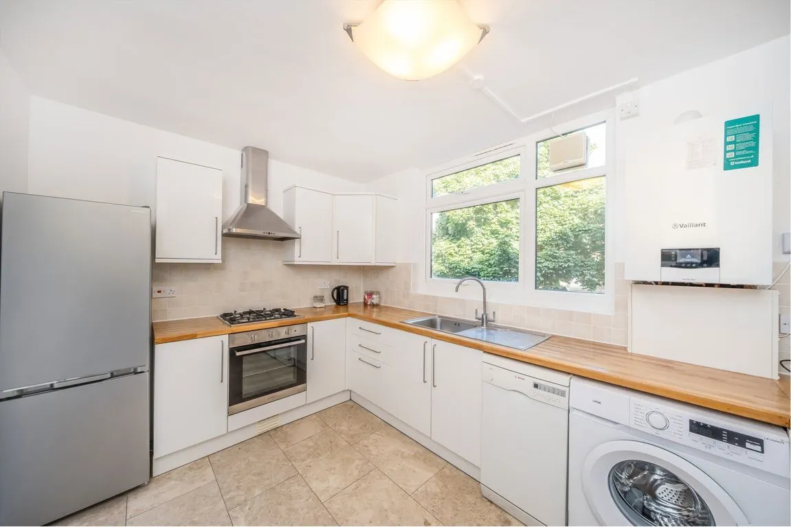 Childebert Road, SW17, photo 2