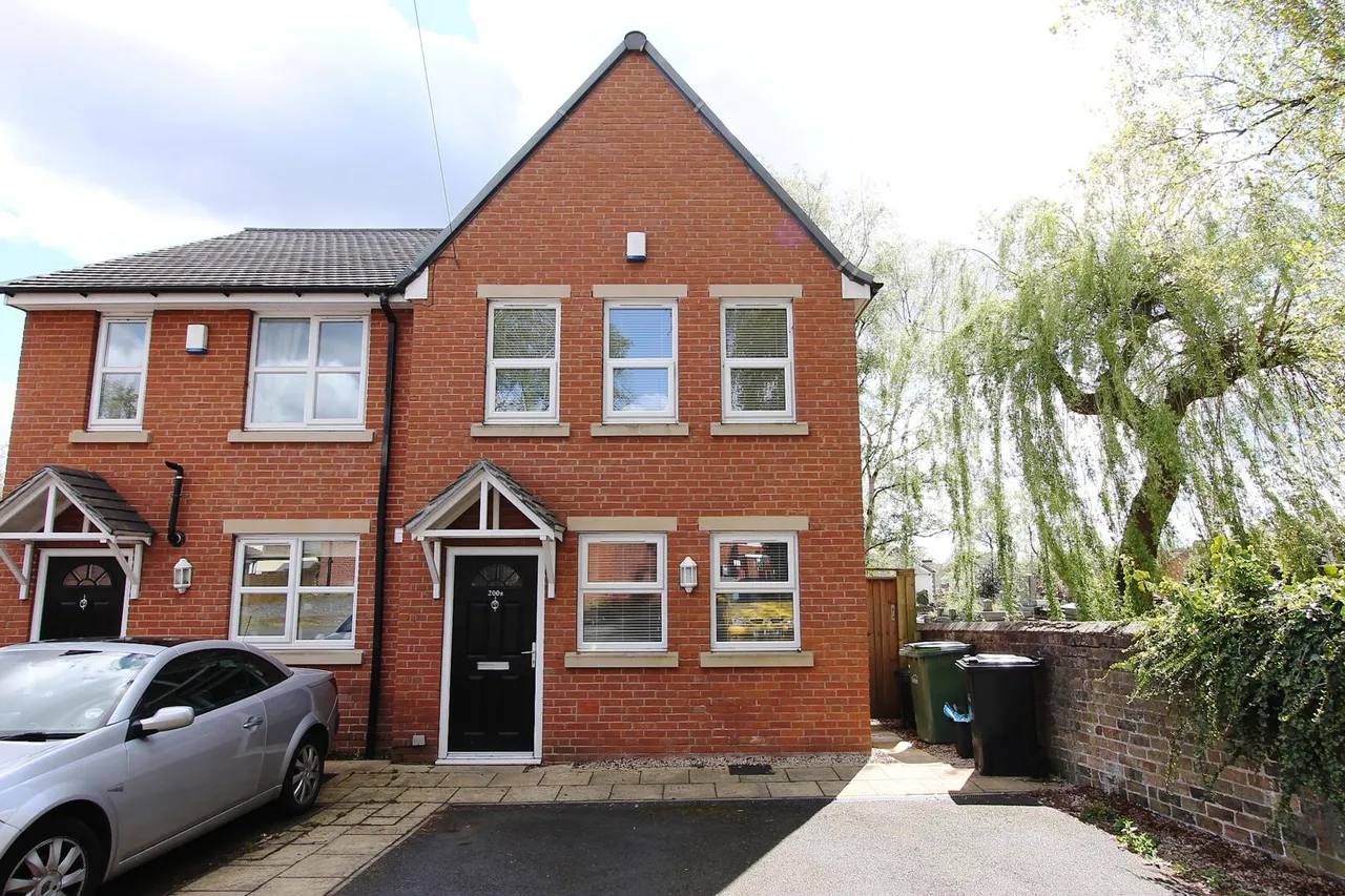 2 bed house to rent, High Street, Quarry Bank