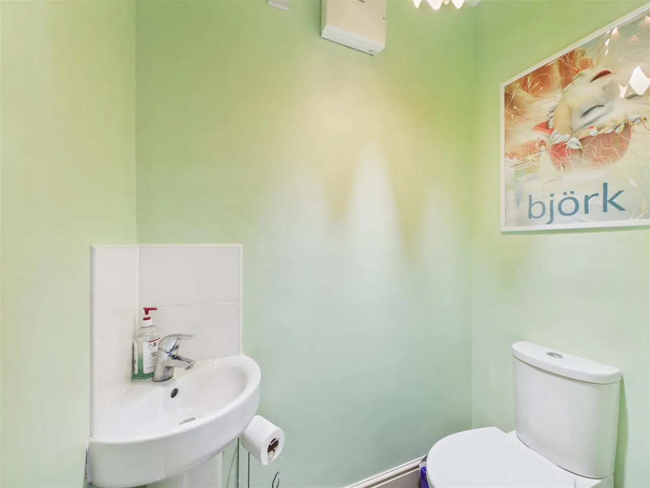Biggin Hill Close, Malvern, WR14, photo 13