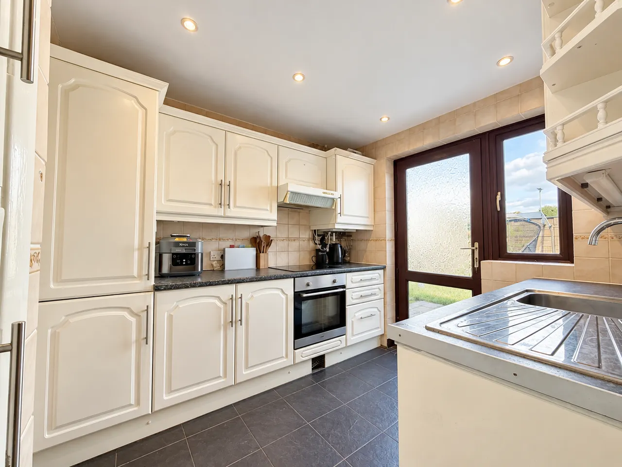Winchester Way, Rainham, photo 5
