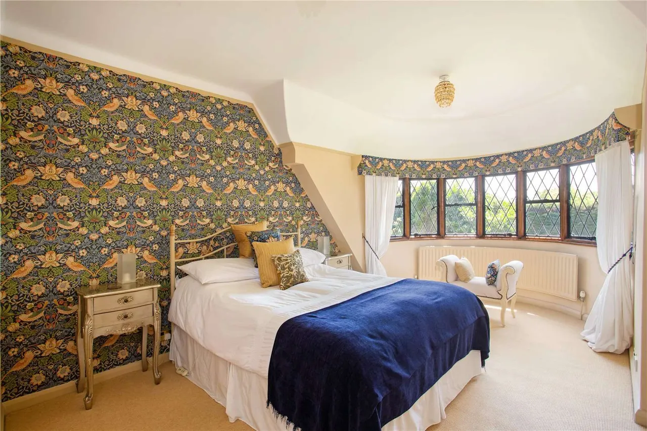 Christmas Lane, Farnham Common, Buckinghamshire, SL2 3JE, photo 8