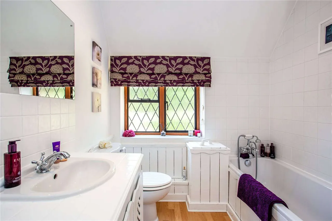 Christmas Lane, Farnham Common, Buckinghamshire, SL2 3JE, photo 9