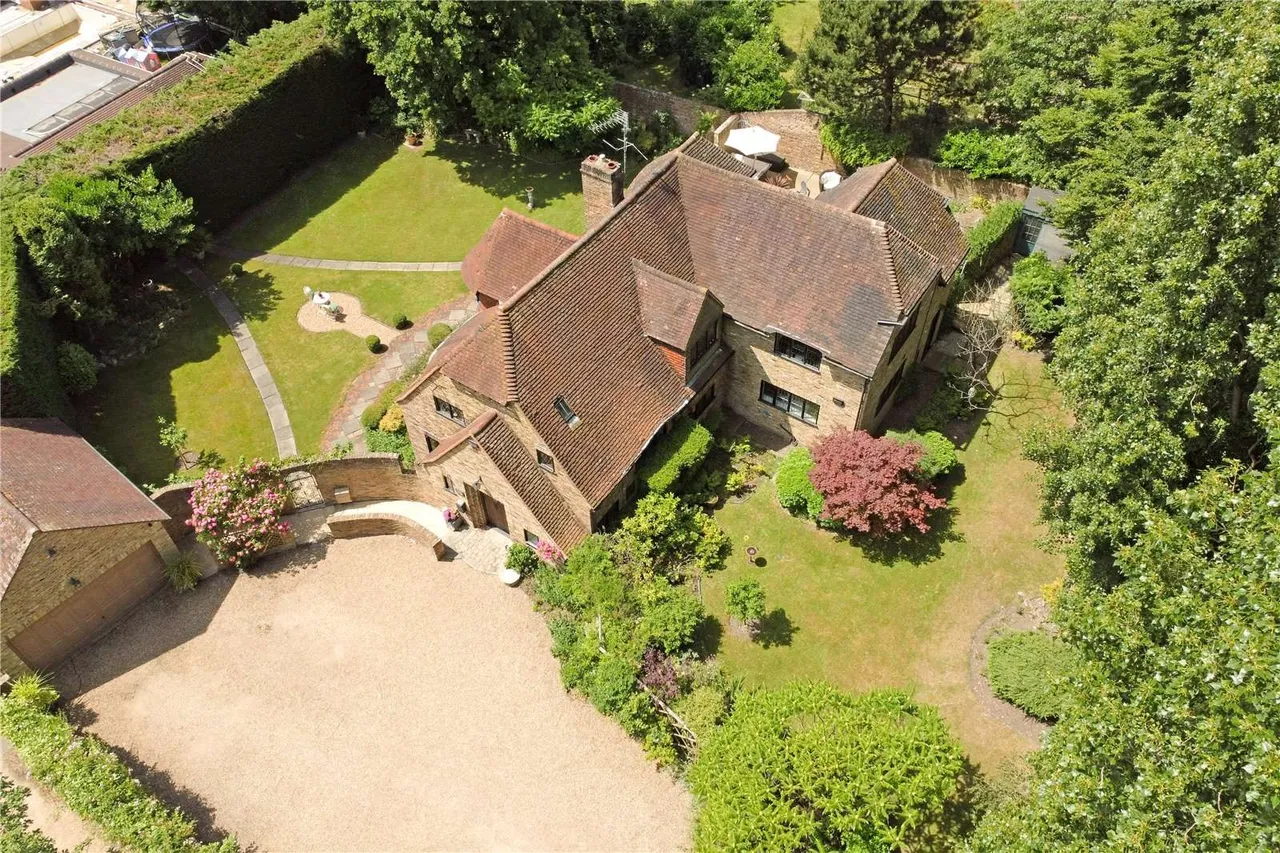 Christmas Lane, Farnham Common, Buckinghamshire, SL2 3JE, photo 10